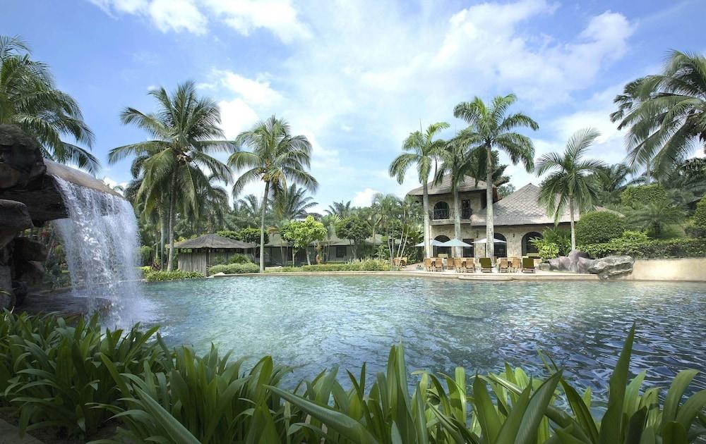 Cyberview Resort & Spa Cyberjaya Exterior photo The swimming pool at the resort
